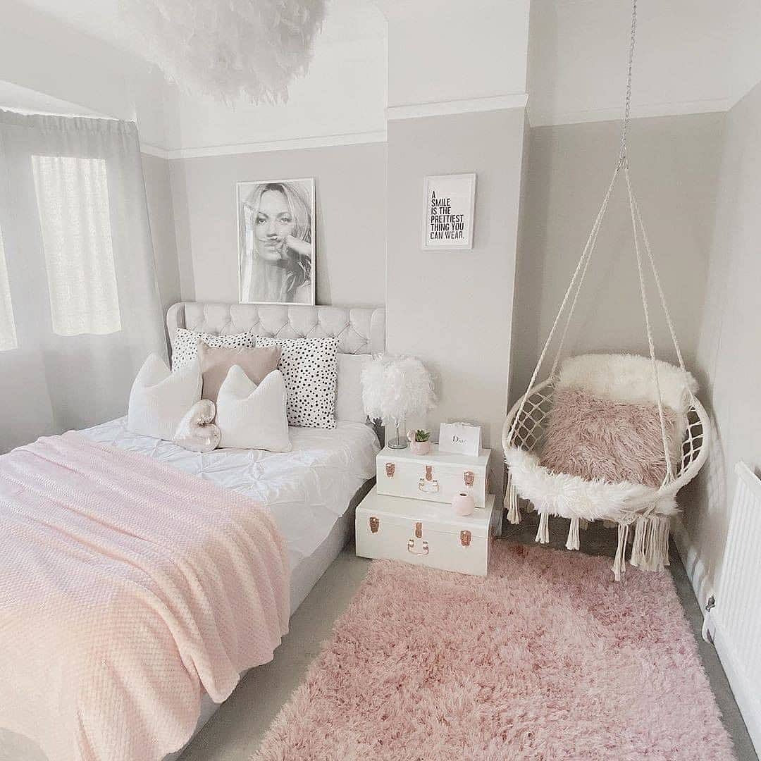 23. Soft Modern with Boho Elements (Pink and White Bedroom Ideas)