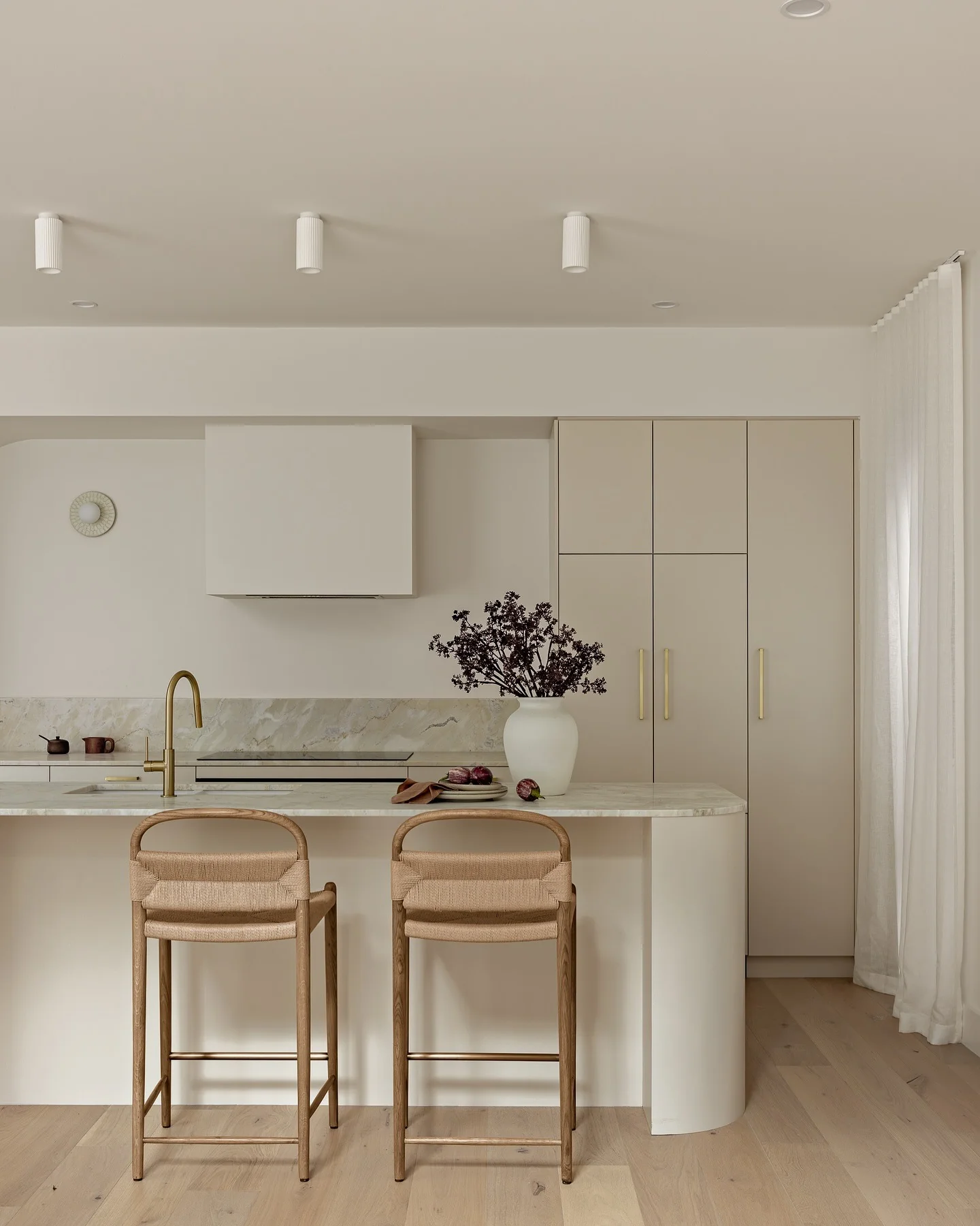 21. Sculpted Simplicity with Modern Beige and Brass (Beige Kitchen Ideas)
