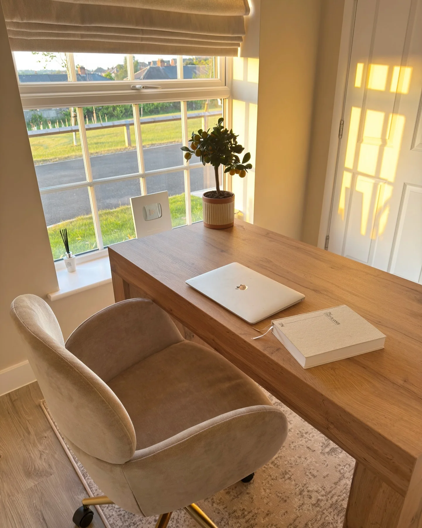 12. Golden Hour Glow in a Natural Nook (Earth Tones Office Ideas)