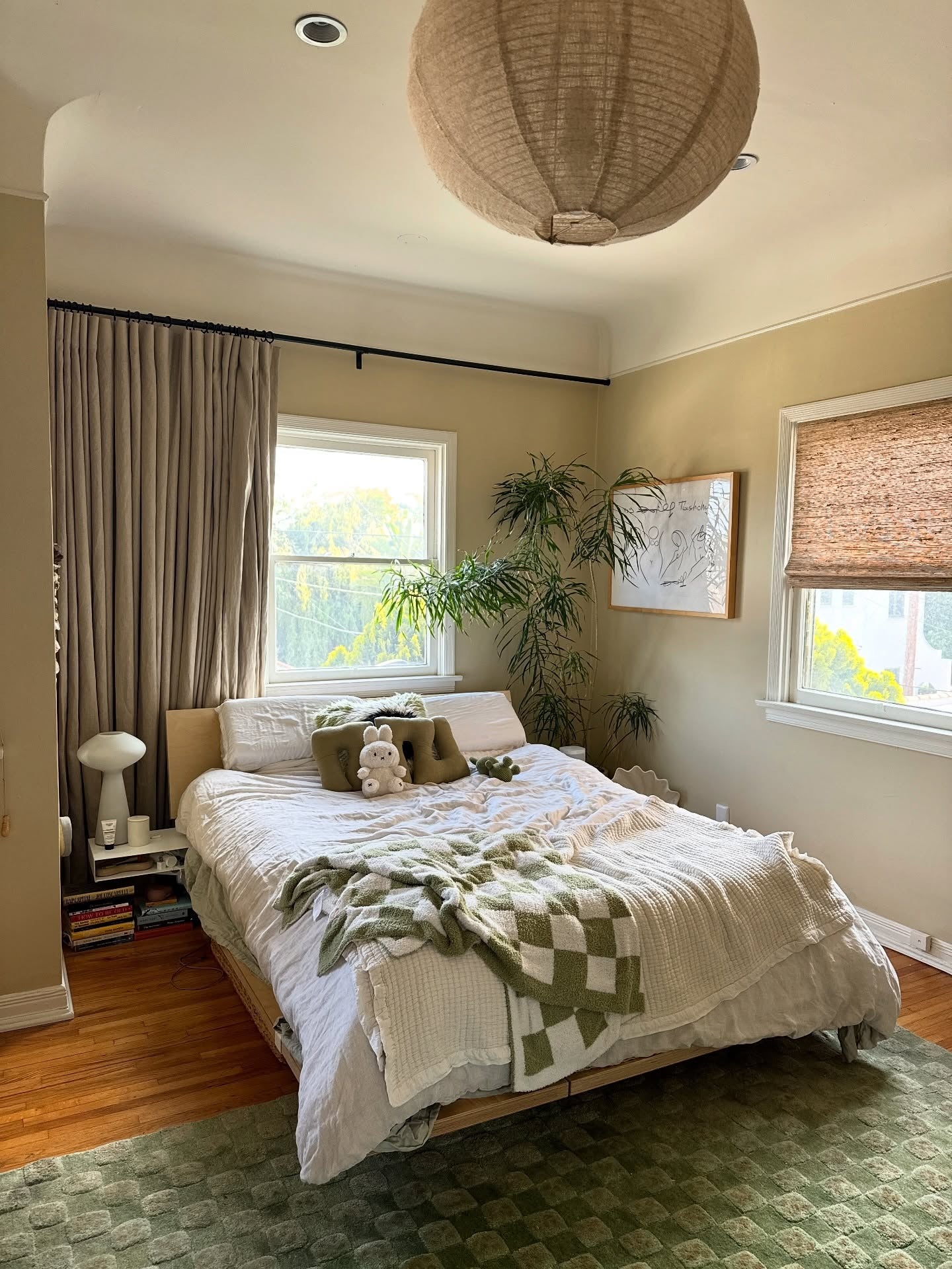 20. Softly Organic Zen Bedroom with Green Accents (Sunroom Bedroom Ideas)