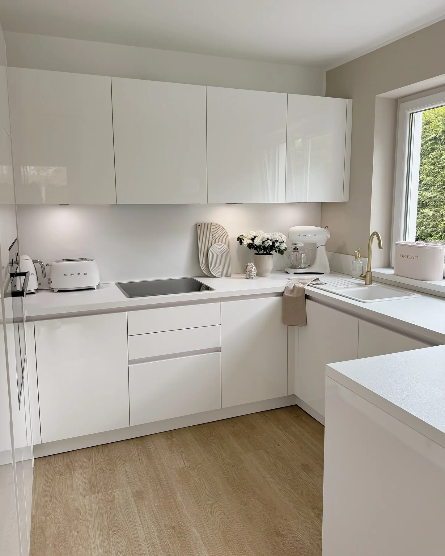 2. Glossy White Minimalist Kitchen with Soft Oak Accents (Modern Kitchen Ideas)