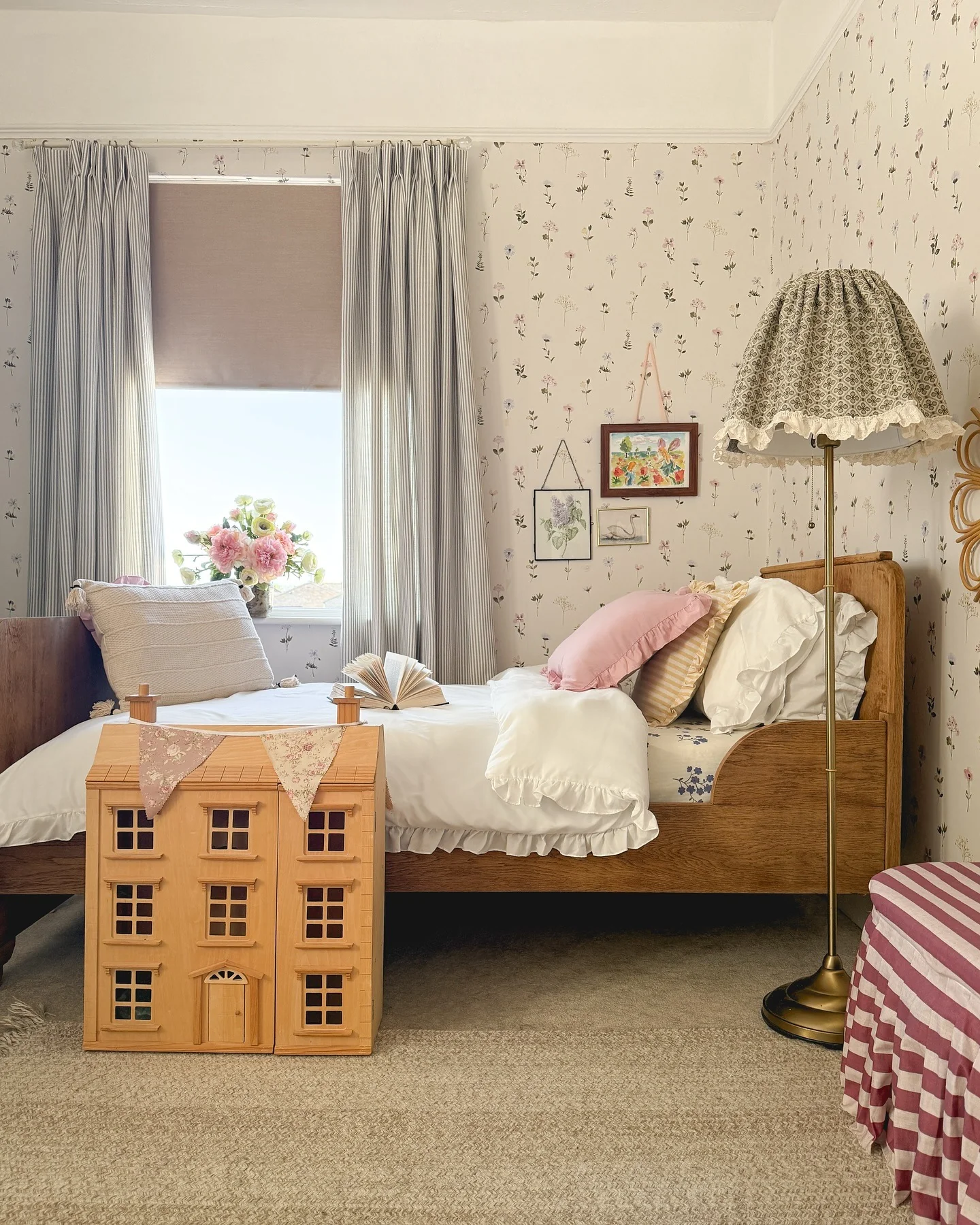 10. Vintage Cottage Daydream (Serene Bedroom Ideas)