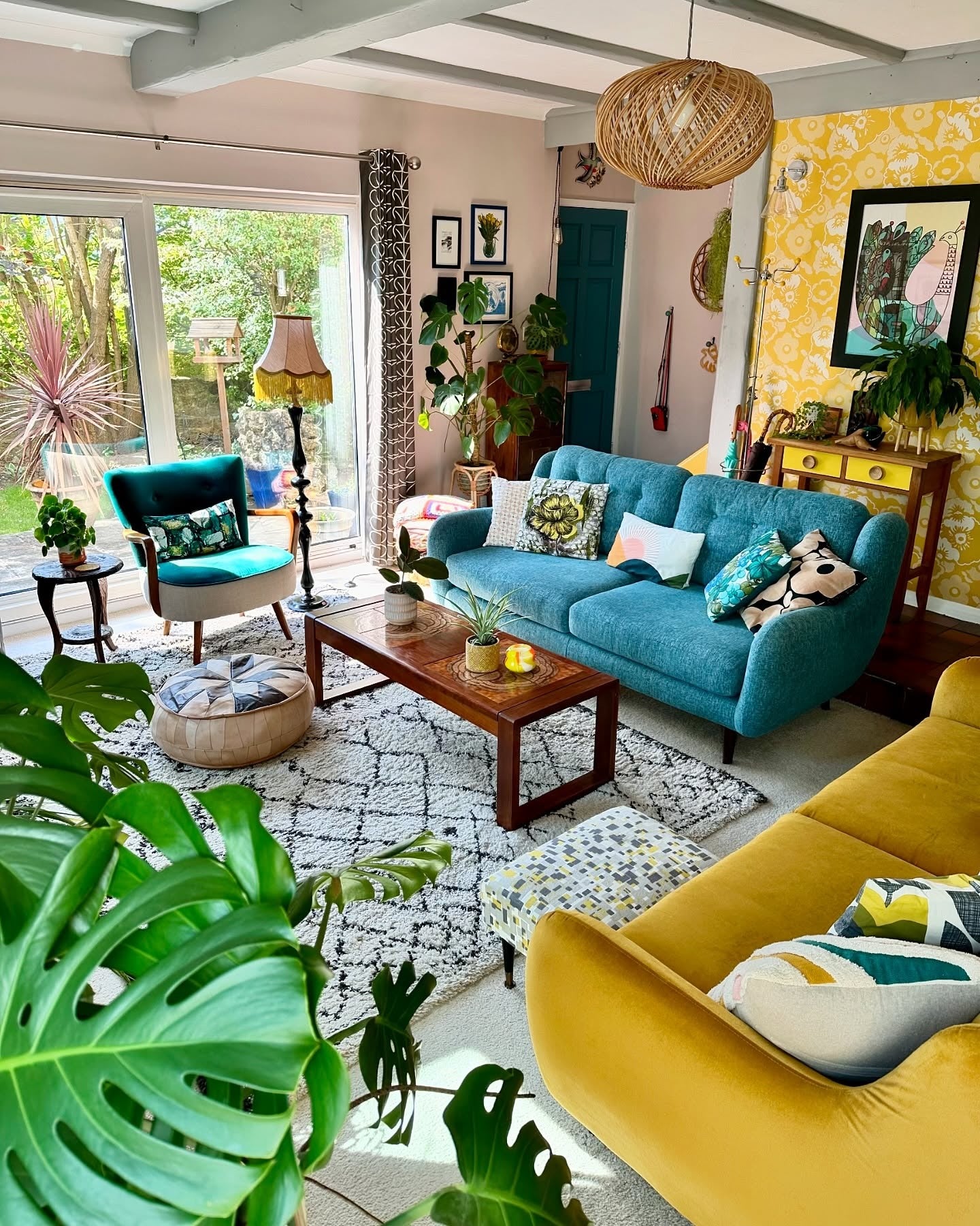 11. Bold Botanicals & Retro Blues (Earth Tones Living Room Ideas)