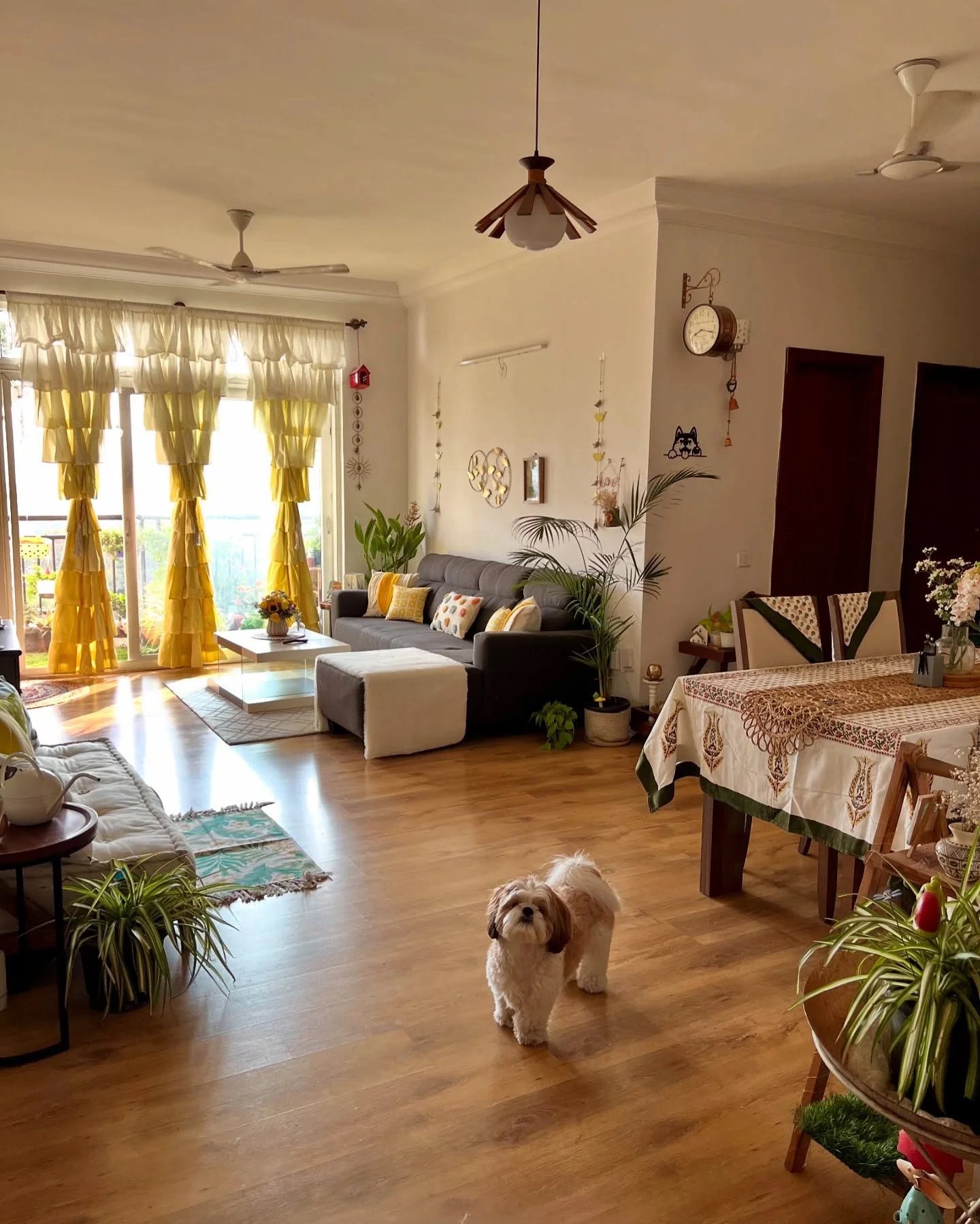 15. Golden Light and Lemon Zest Accents (Earth Tones Living Room Ideas)