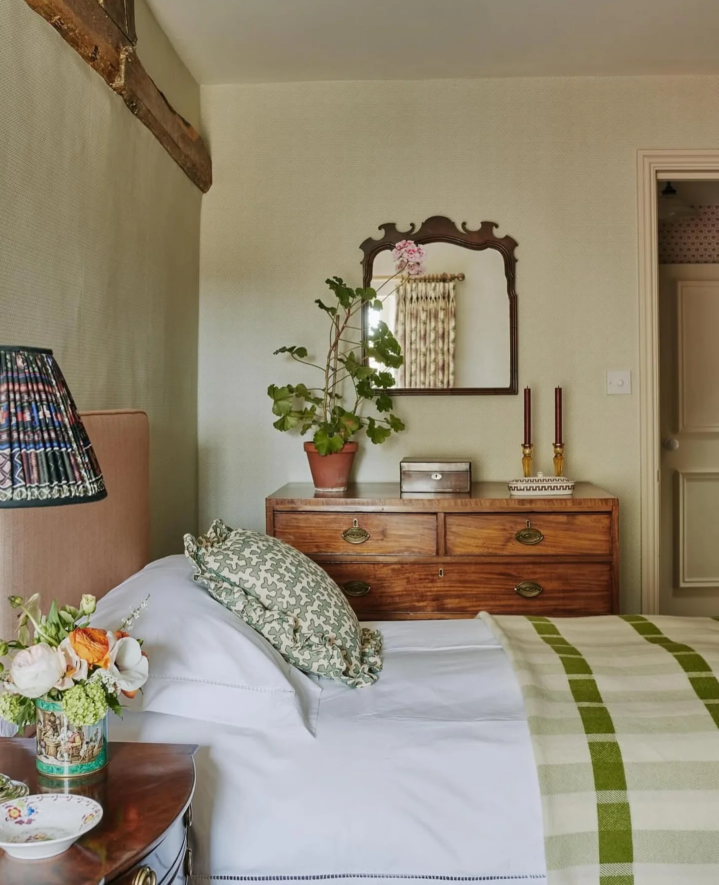 8. Traditional English Garden Tones (Earth Tones Bedroom Ideas)