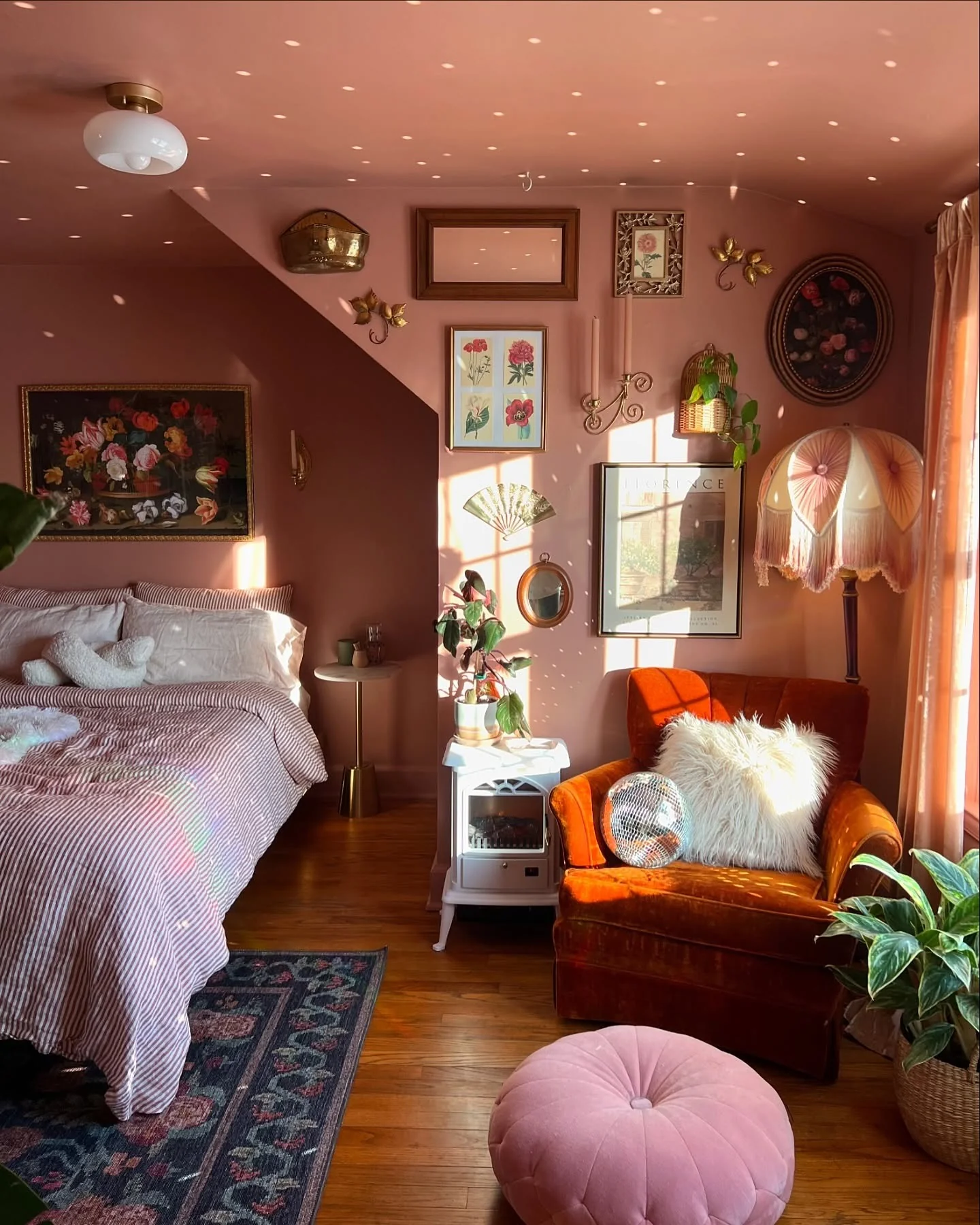 18. Retro Rosewood and Velvet Accents (Earth Tones Bedroom Ideas)