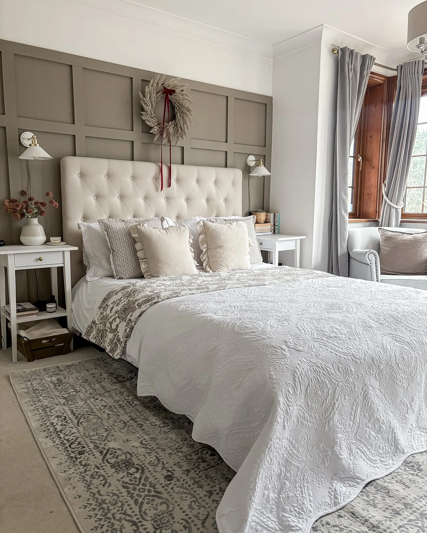13. Rustic Charm with Neutral Accents (White Bedroom Ideas)