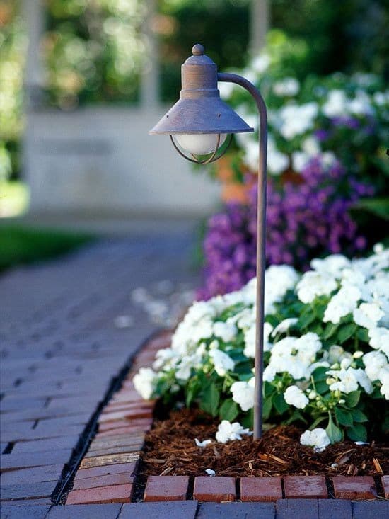 éclairage de la cour