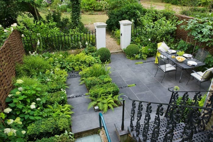 conception de cour dans une maison privée