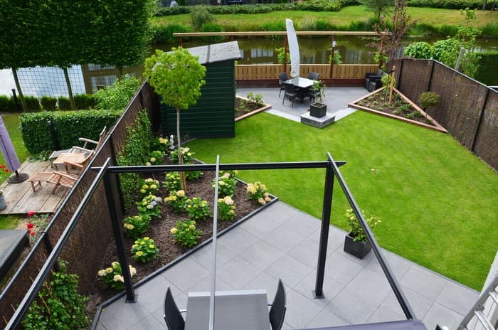 conception de cour dans une maison privée