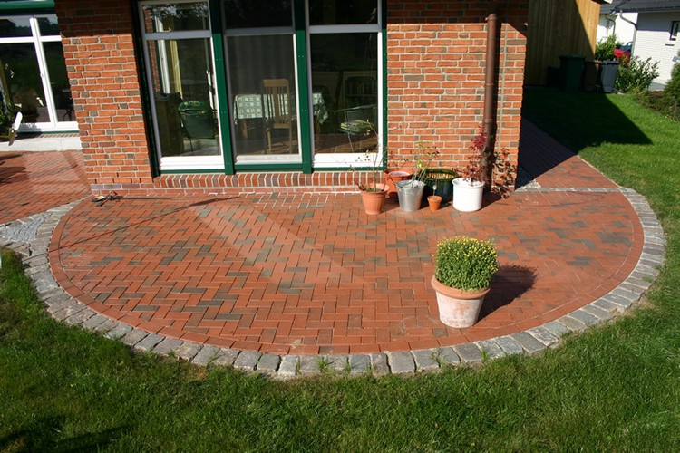 pose de briques de clinker