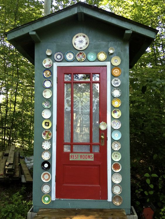 Toilettes de rue pour une résidence d'été