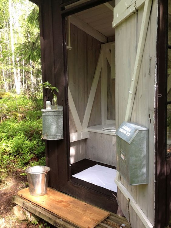 Toilettes de rue pour une résidence d'été