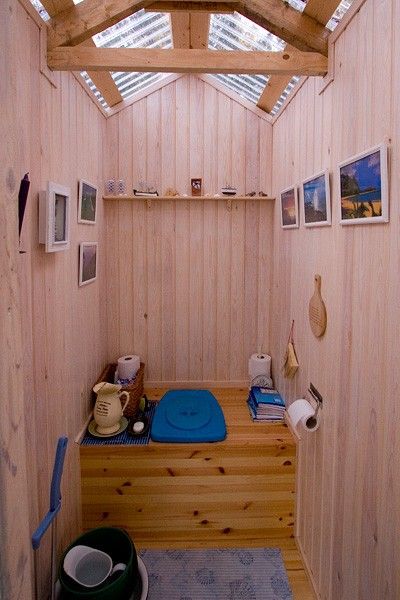 Toilettes de rue pour une résidence d'été