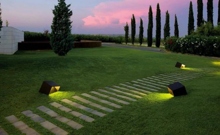 Éclairage public d'une maison de campagne