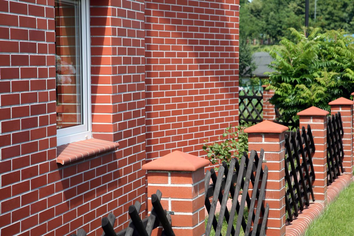 Capuchons sur les poteaux de clôture