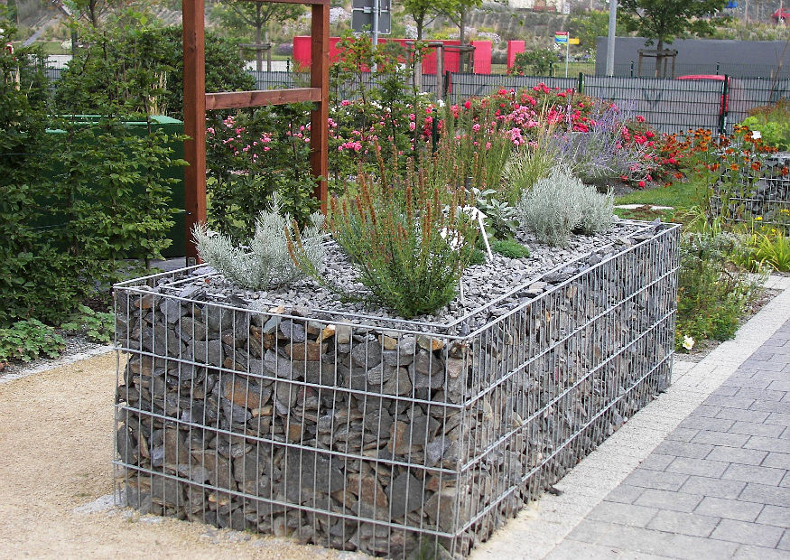 Gabion dans le jardin