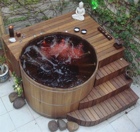 Police extérieure au feu de bois