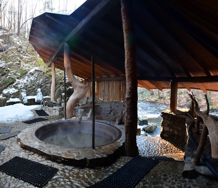 Police extérieure au feu de bois