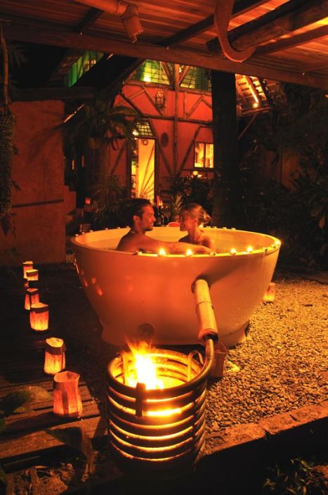 Police extérieure au feu de bois