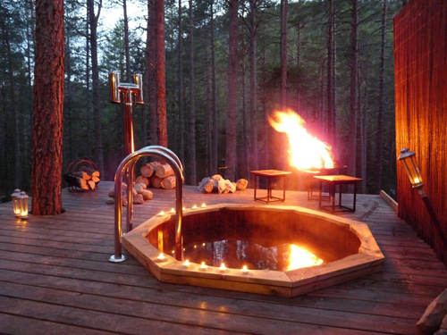 Police extérieure au feu de bois