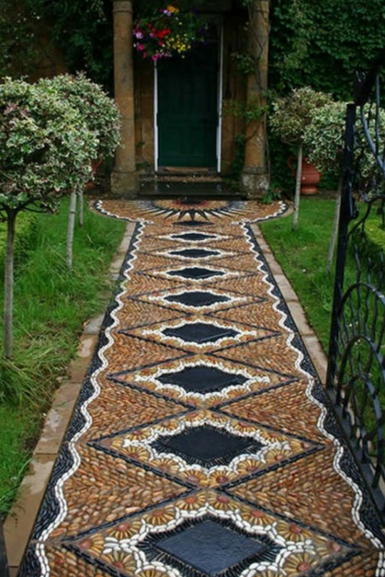 Les allées du jardin de galets