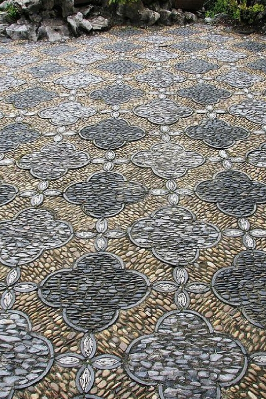 Les allées du jardin de galets