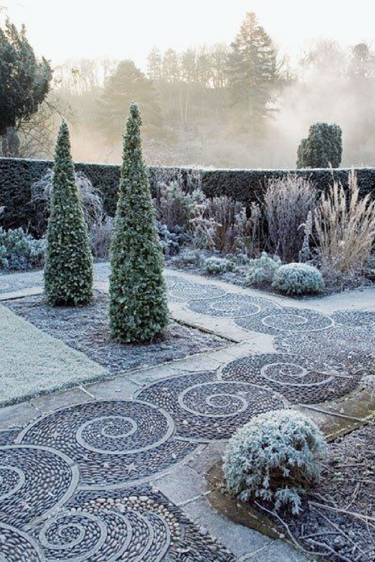 Les allées du jardin de galets