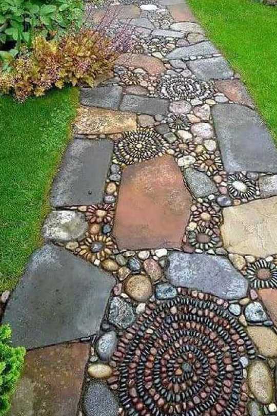 Les allées du jardin de galets