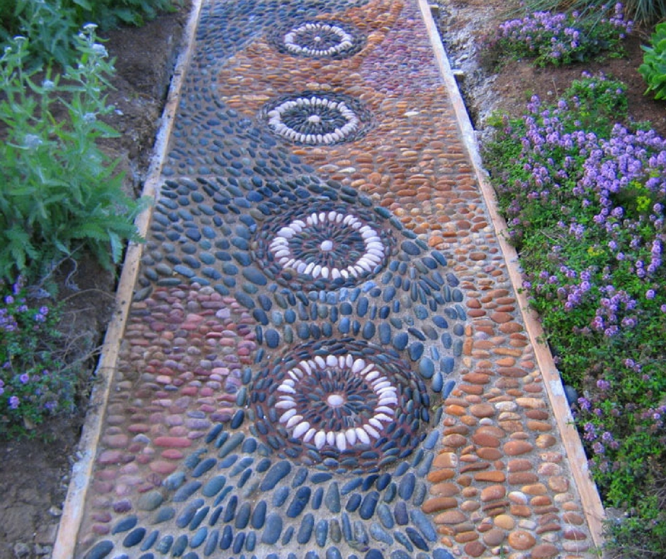 Les allées du jardin de galets