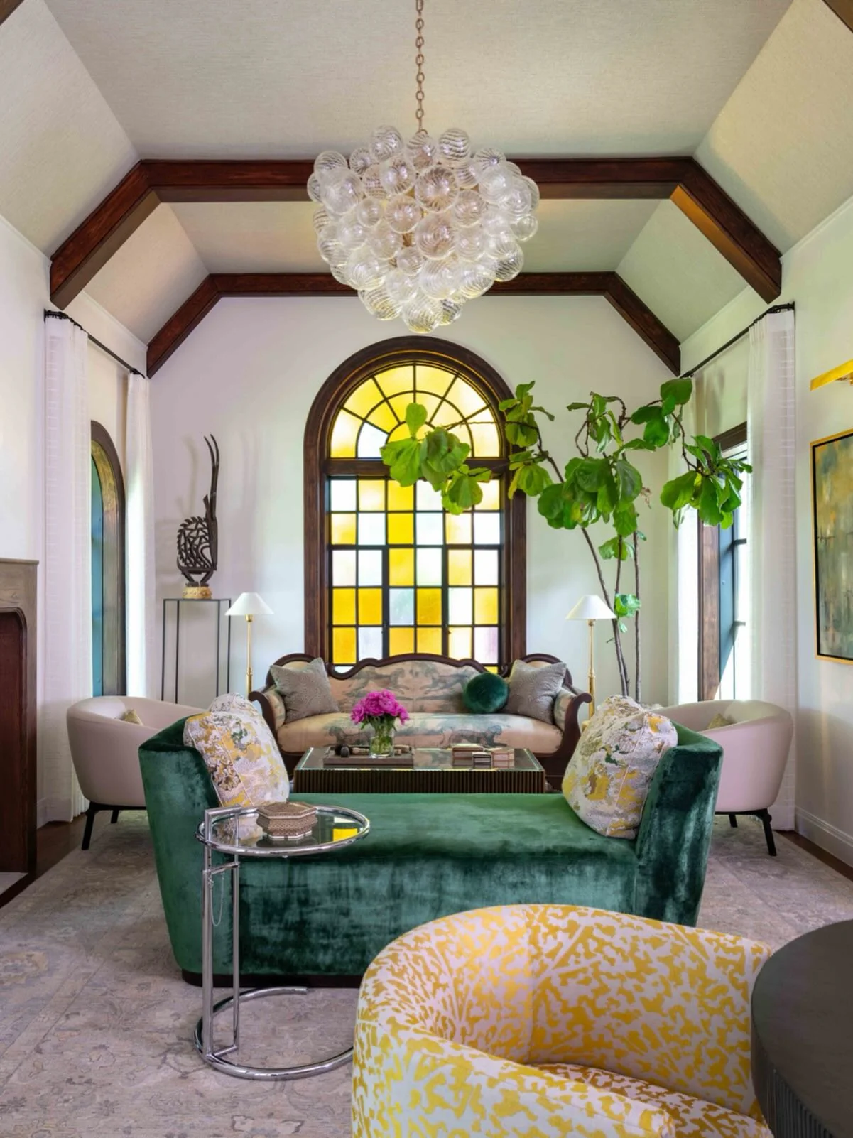 12. Eclectic Elegance: Emerald Velvet Chaise with Golden Yellow Accents (Emerald Green and Gold Living Room Ideas)