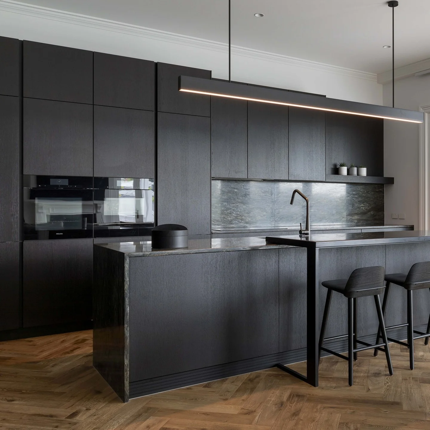 1. Minimalist Elegance with Vertical Grain (Black Kitchen Ideas)