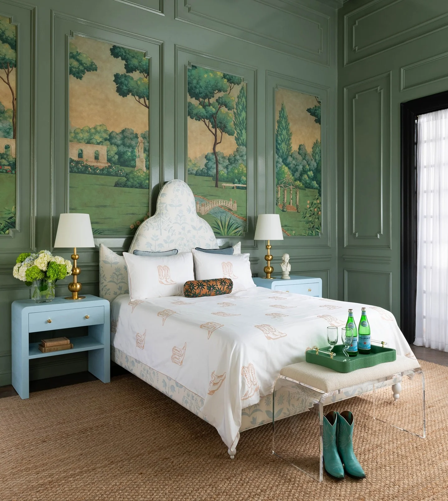 1. Garden Panel Grandeur with Soft Blues (Blue and Green Bedroom Ideas)