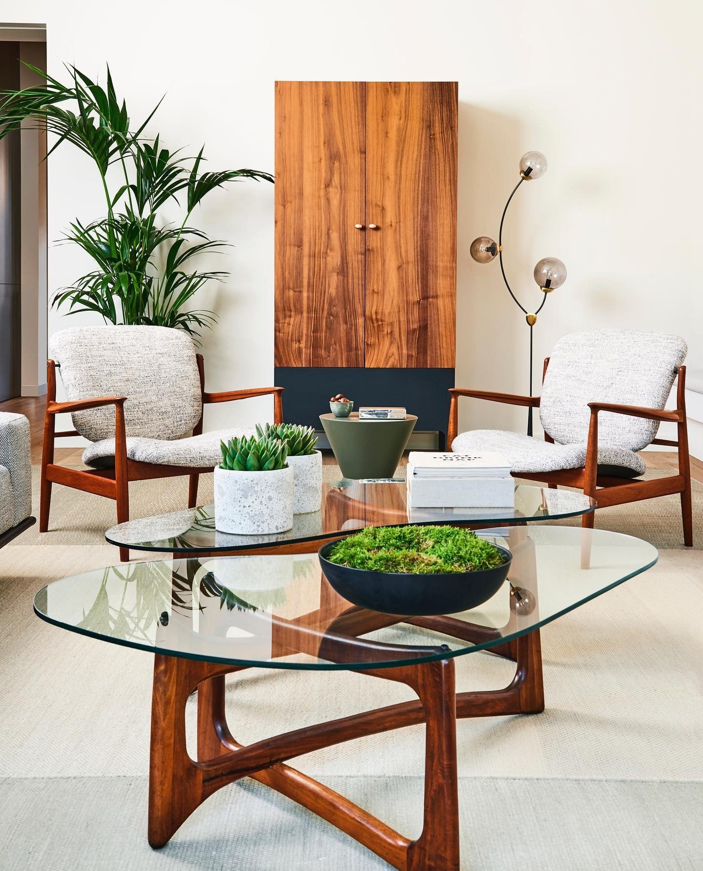 1. Mid-Century Warmth with Botanical Accents (Living Room Ideas with Indoor Plants)