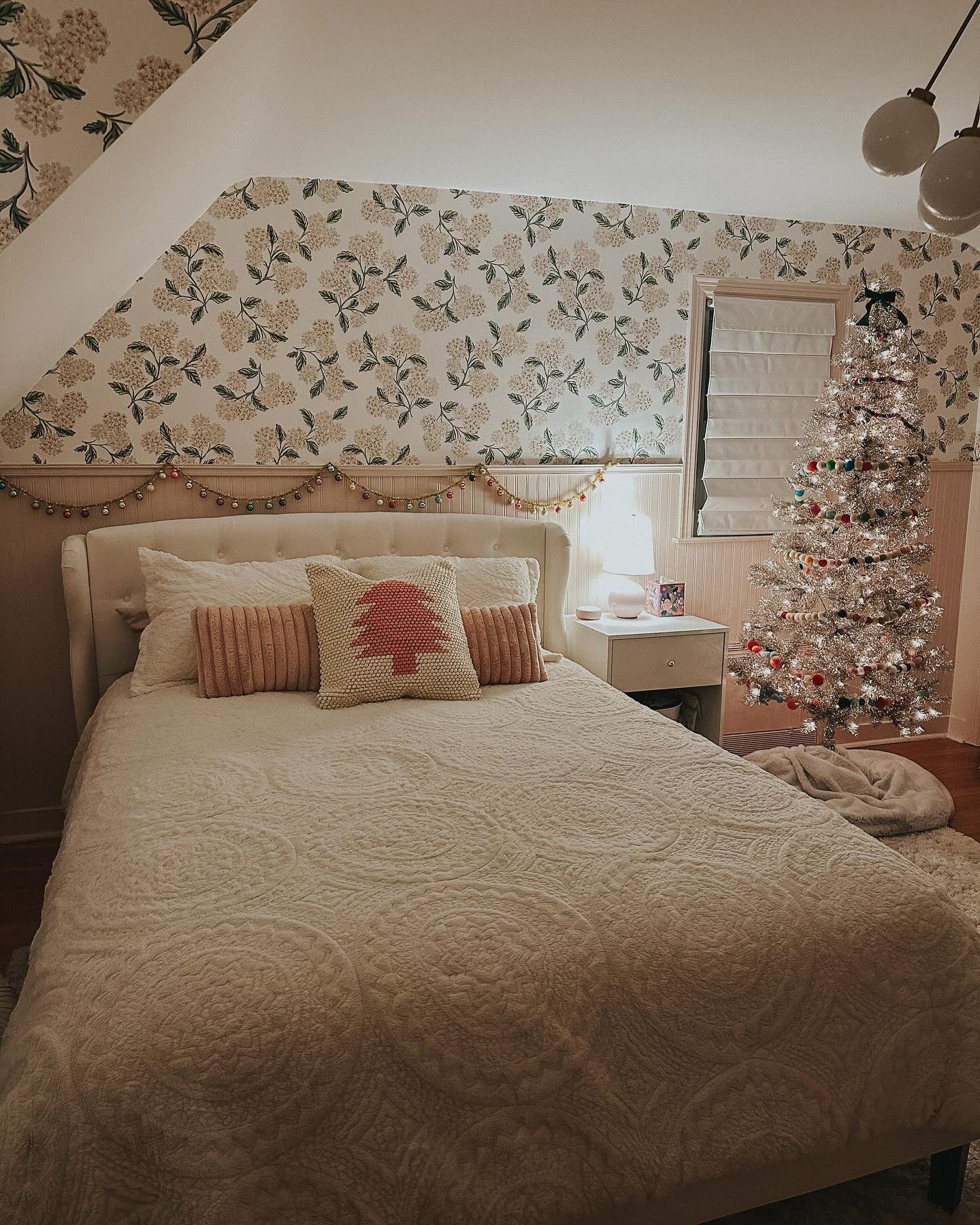 1. Vintage Sparkle with Soft Florals (Christmas Bedroom Ideas)