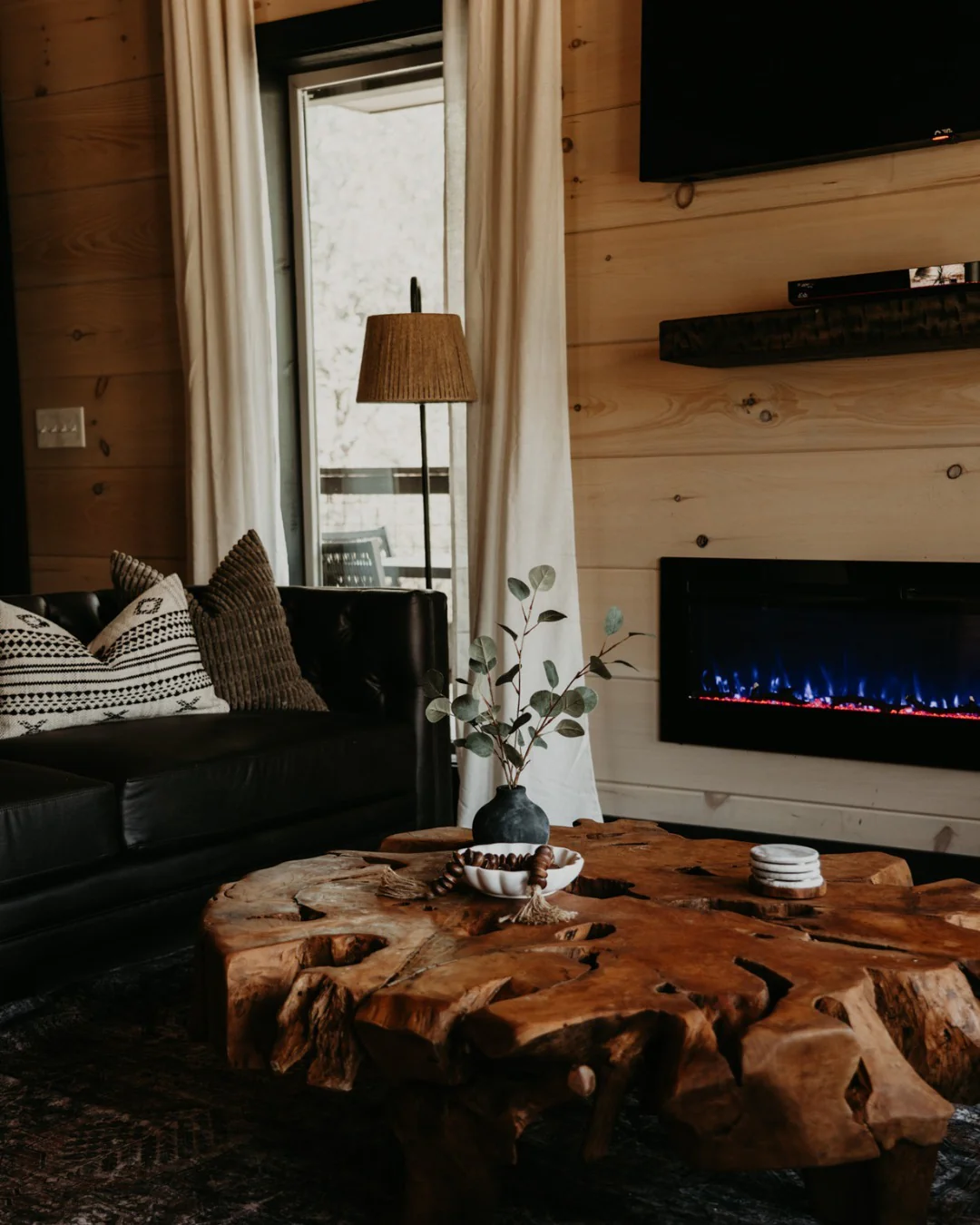7. Dark Leather Cabin Lounge with Live-Edge Coffee Table & Natural Textures (Cabin Living Room Ideas)
