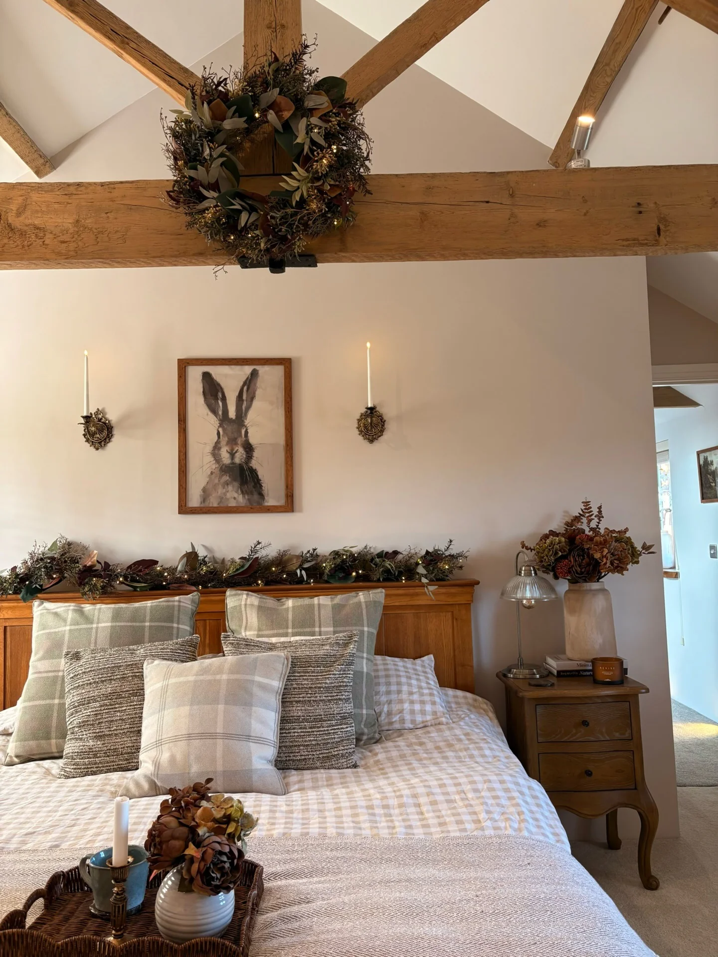 9. Heritage Country Bedroom with Soft Plaster Walls and Natural Linen (Country Style Bedroom Ideas)