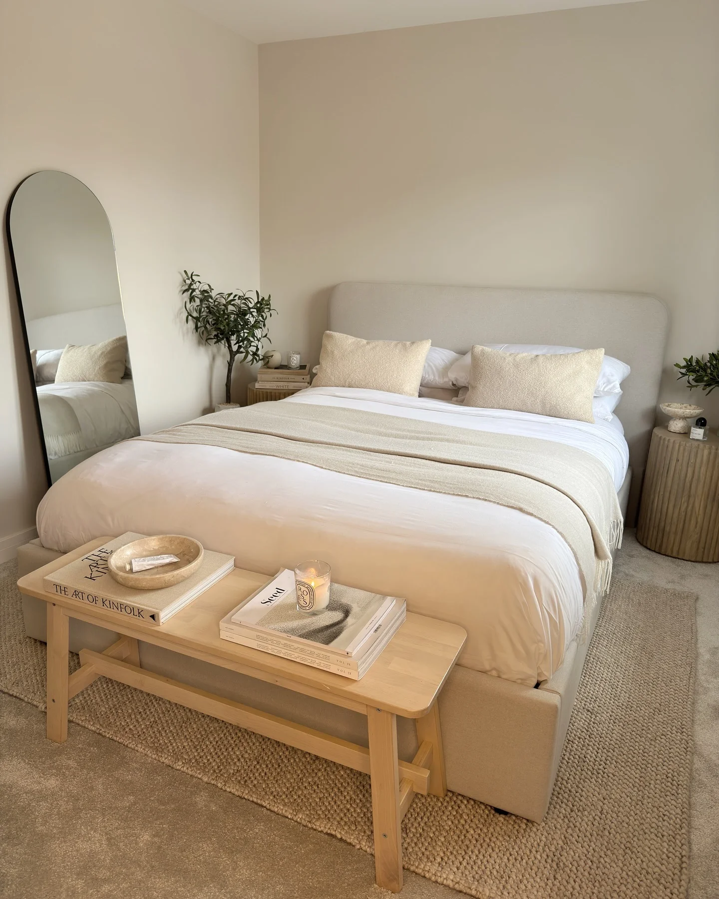 1. Natural Linen Simplicity (Off White Bedroom Ideas)