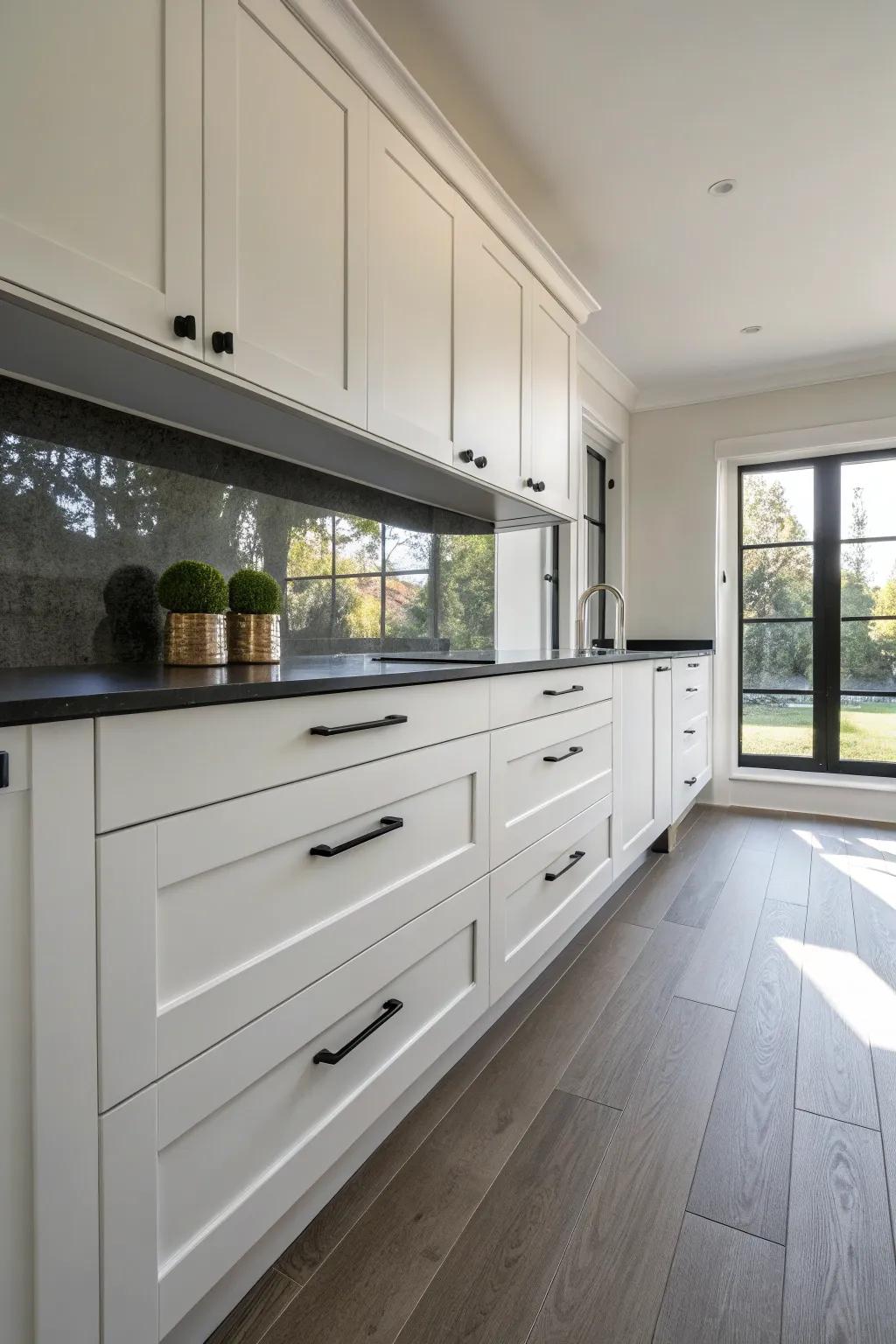 Hidden drags provide a neat and modern visual.