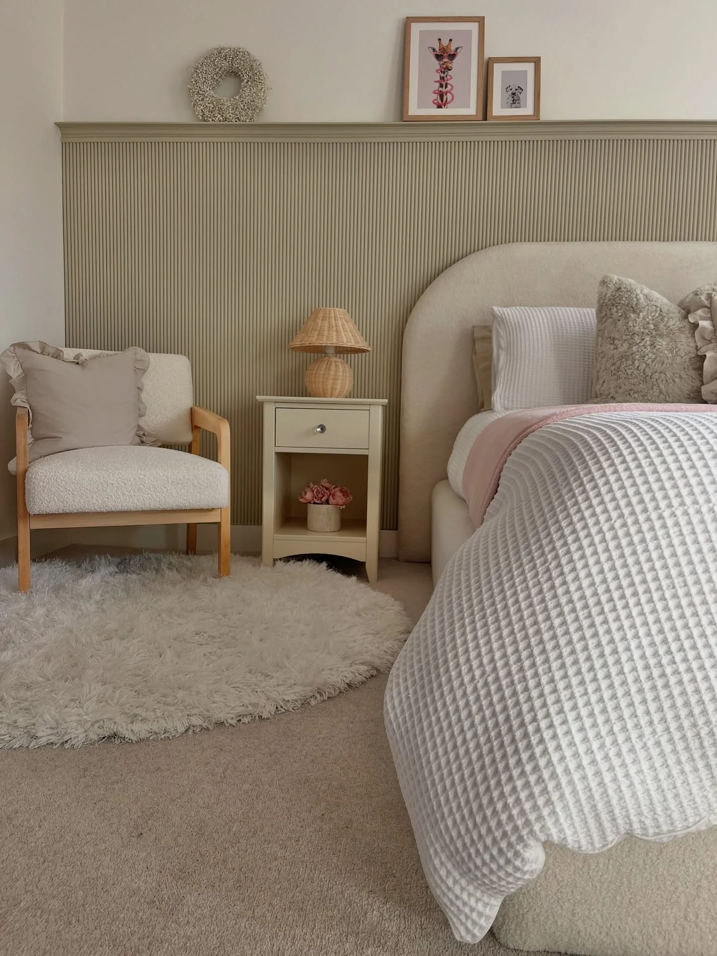 1. Soft Neutrals with a Cozy Texture Palette (Pink and Gray Bedroom Ideas)