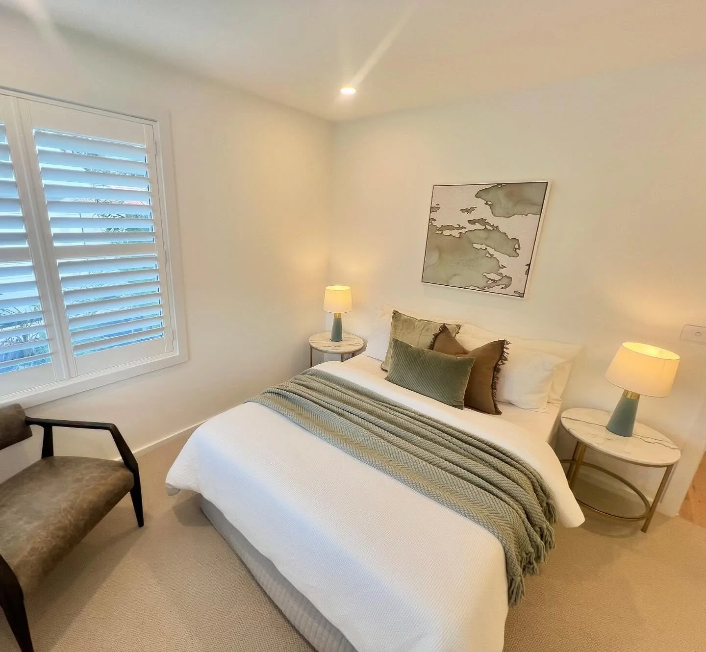 1. Soft Sage and Brass Minimal Bedroom (Green and Gold Bedroom Ideas)