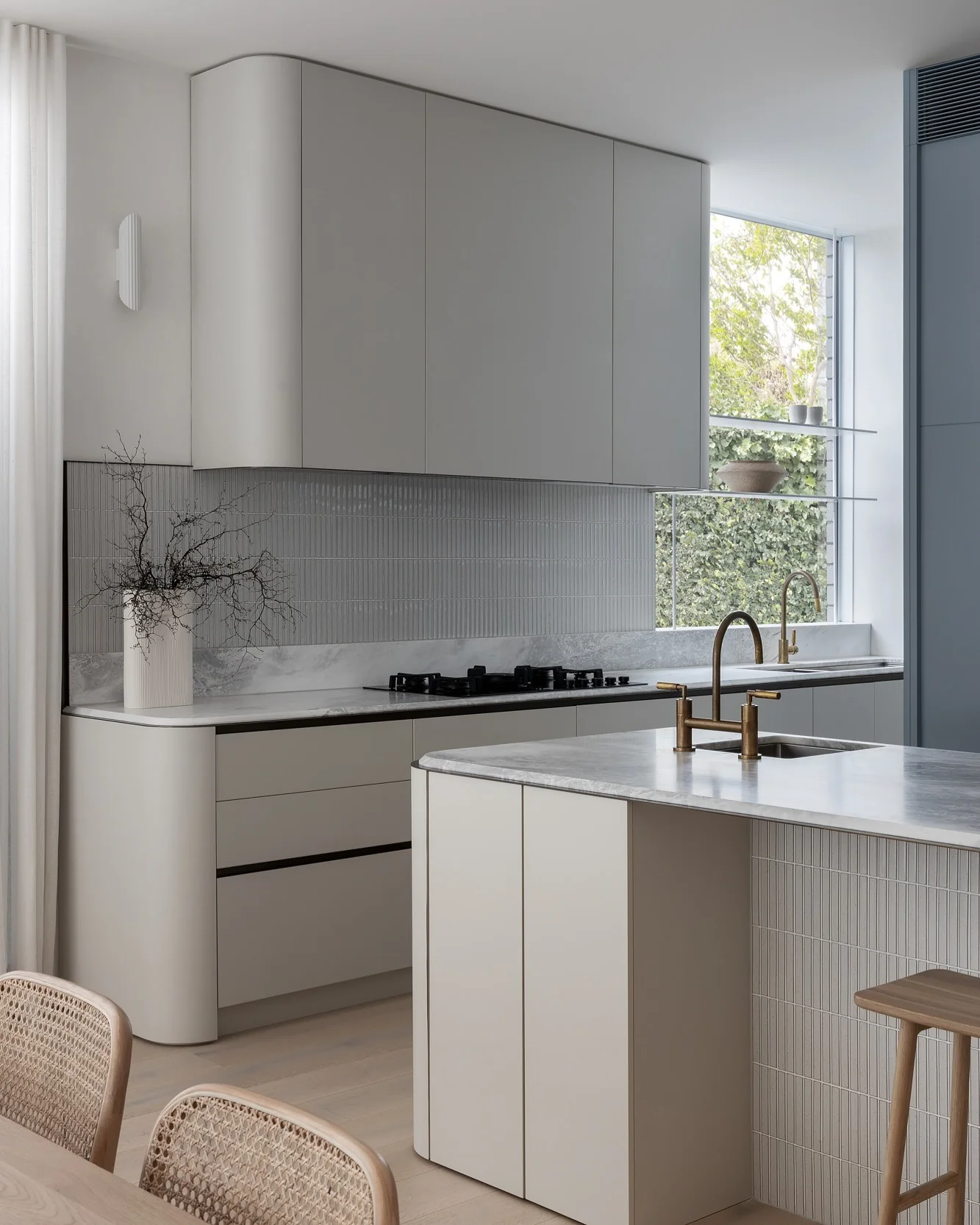 1. Sleek Minimalism with Integrated Brass Accents (Light Gray Kitchen Ideas)