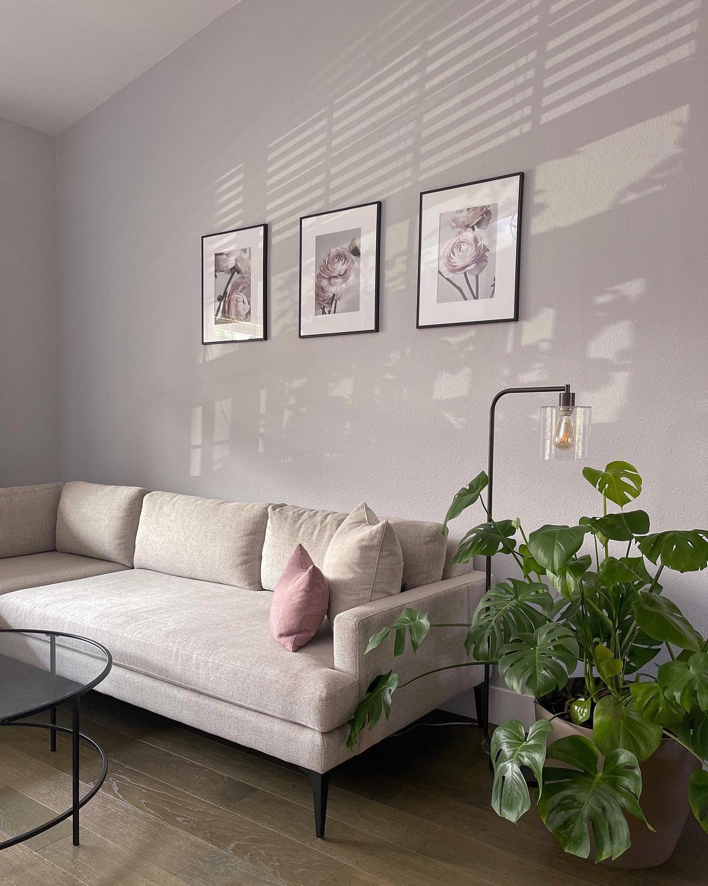 1. Soft Neutral Gallery Living Room in Warm Beige (Minimal Living Room Ideas)