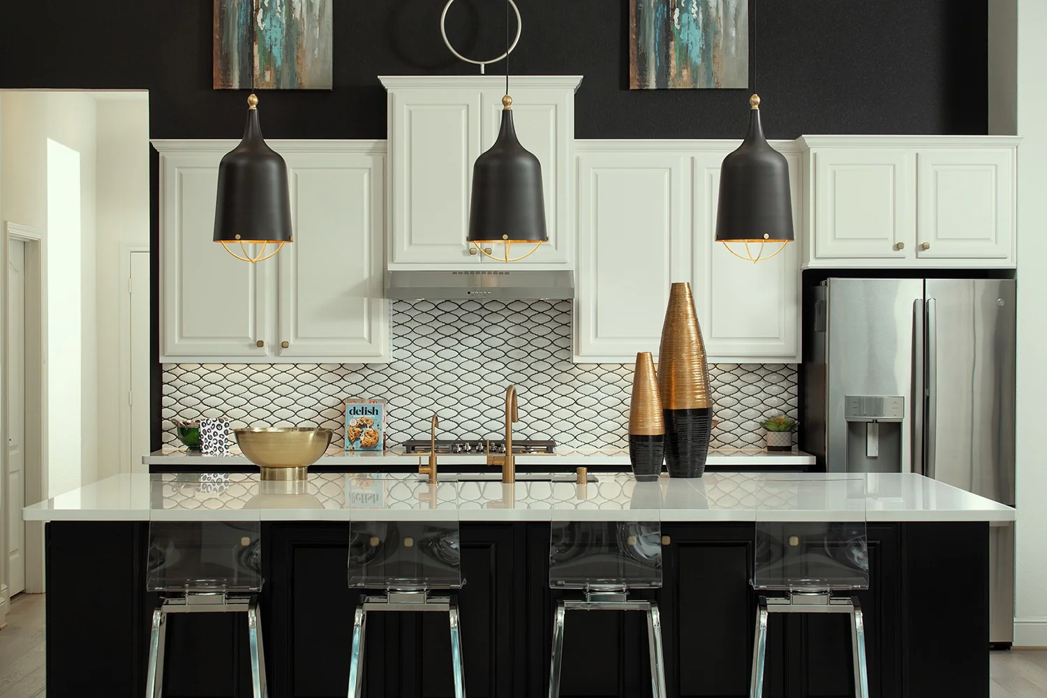 1. Modern Luxe Contrast with Gold Accents (Black and White Kitchen Backsplash Ideas)