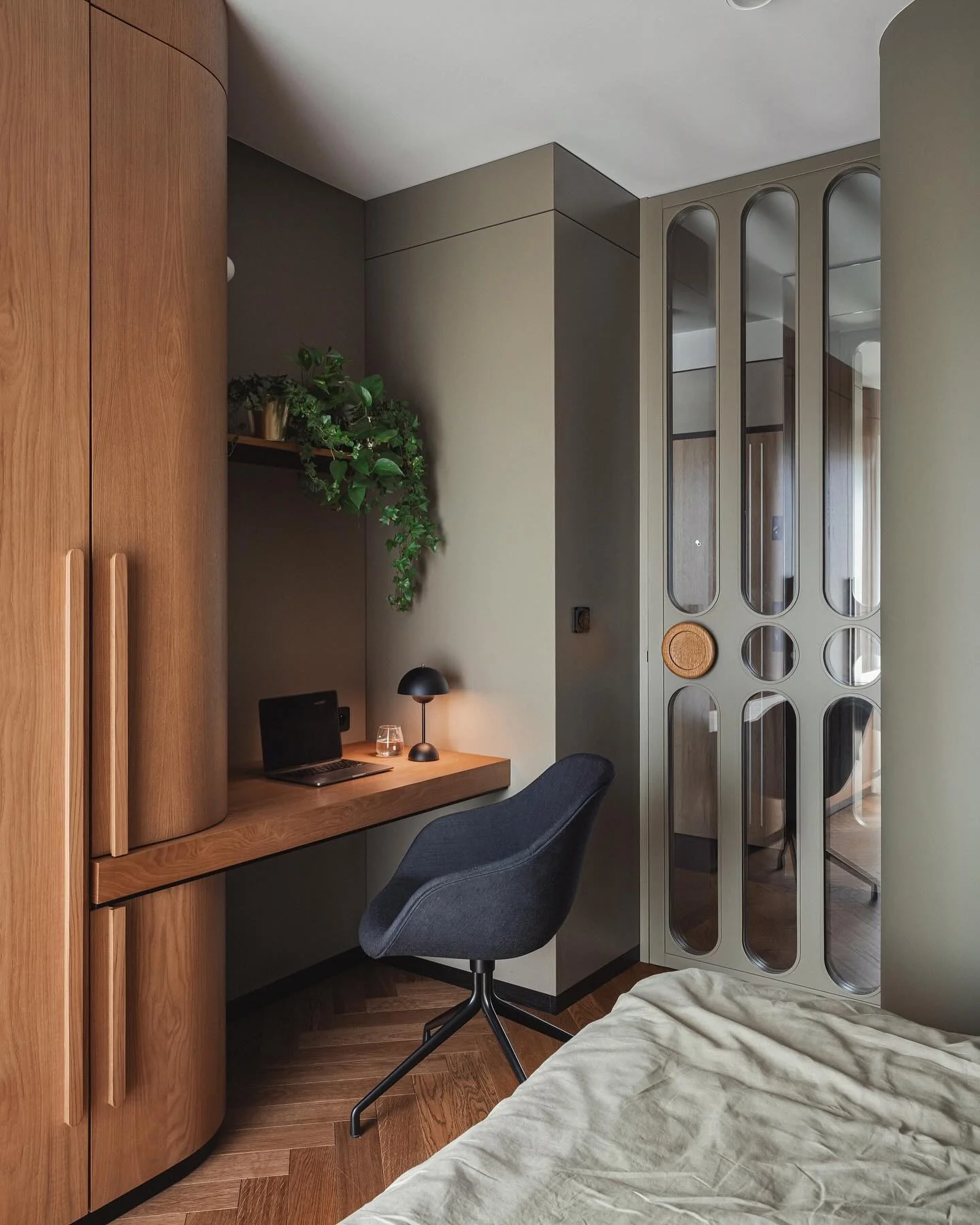 1. Warm Walnut Corner Workspace (Minimal Office Ideas)