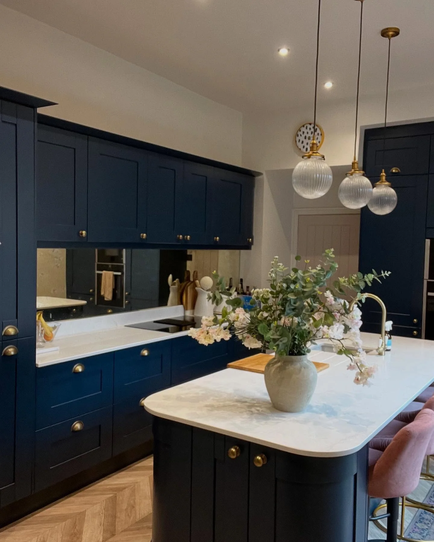 2. Classic Navy Shaker Kitchen With Warm Brass Hardware & Soft White Worktops (Navy Blue Kitchen Cabinets Ideas)