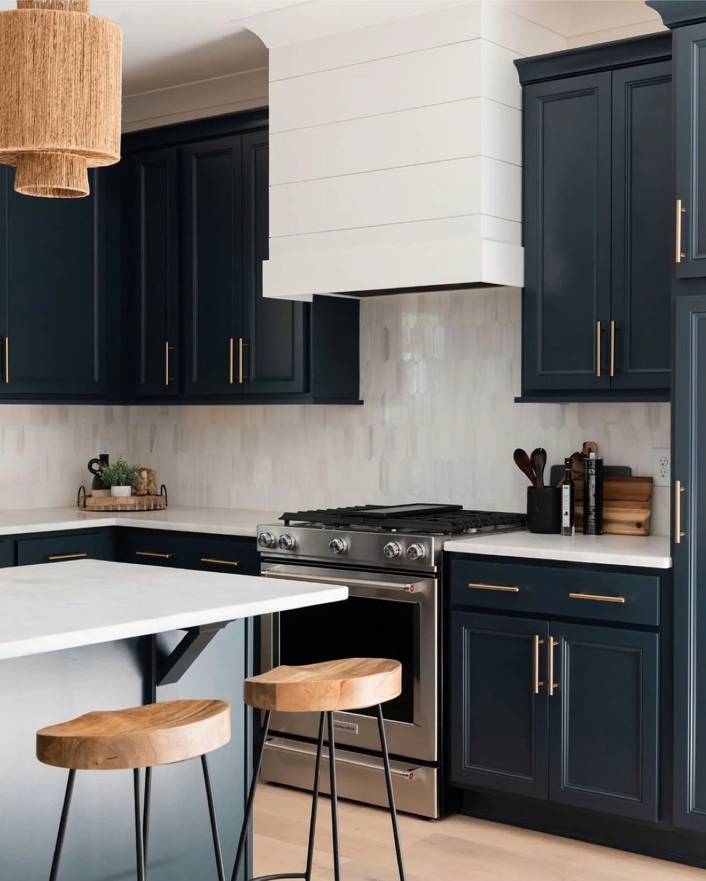 10. Navy Shaker Kitchen With White Hood Feature and Modern Brass Bar Pulls (Navy Blue Kitchen Cabinets Ideas)