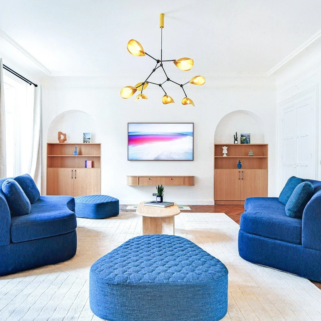 11. Contemporary Minimalism with Soft Curves and Royal Blue Upholstery (Royal Blue Living Room Ideas)