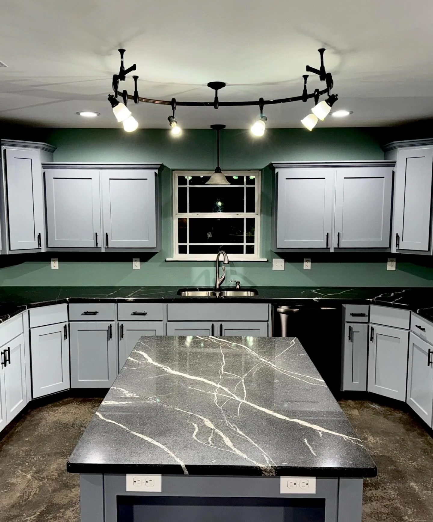 1. Midnight Elegance with Monochrome Veining (Granite Countertops Kitchen Ideas)