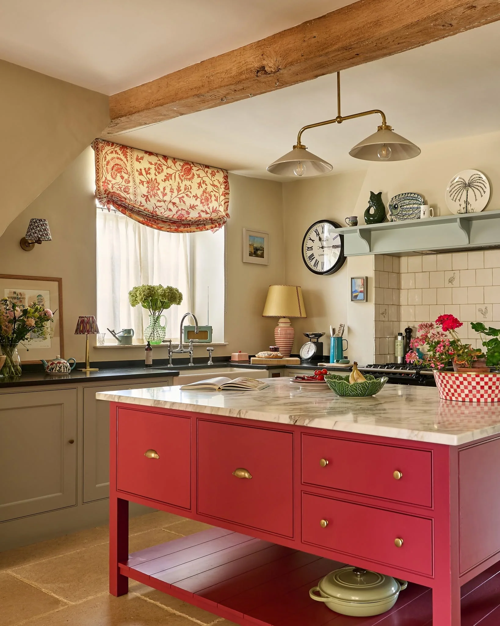 13. Double Light Bar Fixture with Antique Brass + Cozy Cottage Neutrals (Farmhouse Kitchen Lighting Ideas)